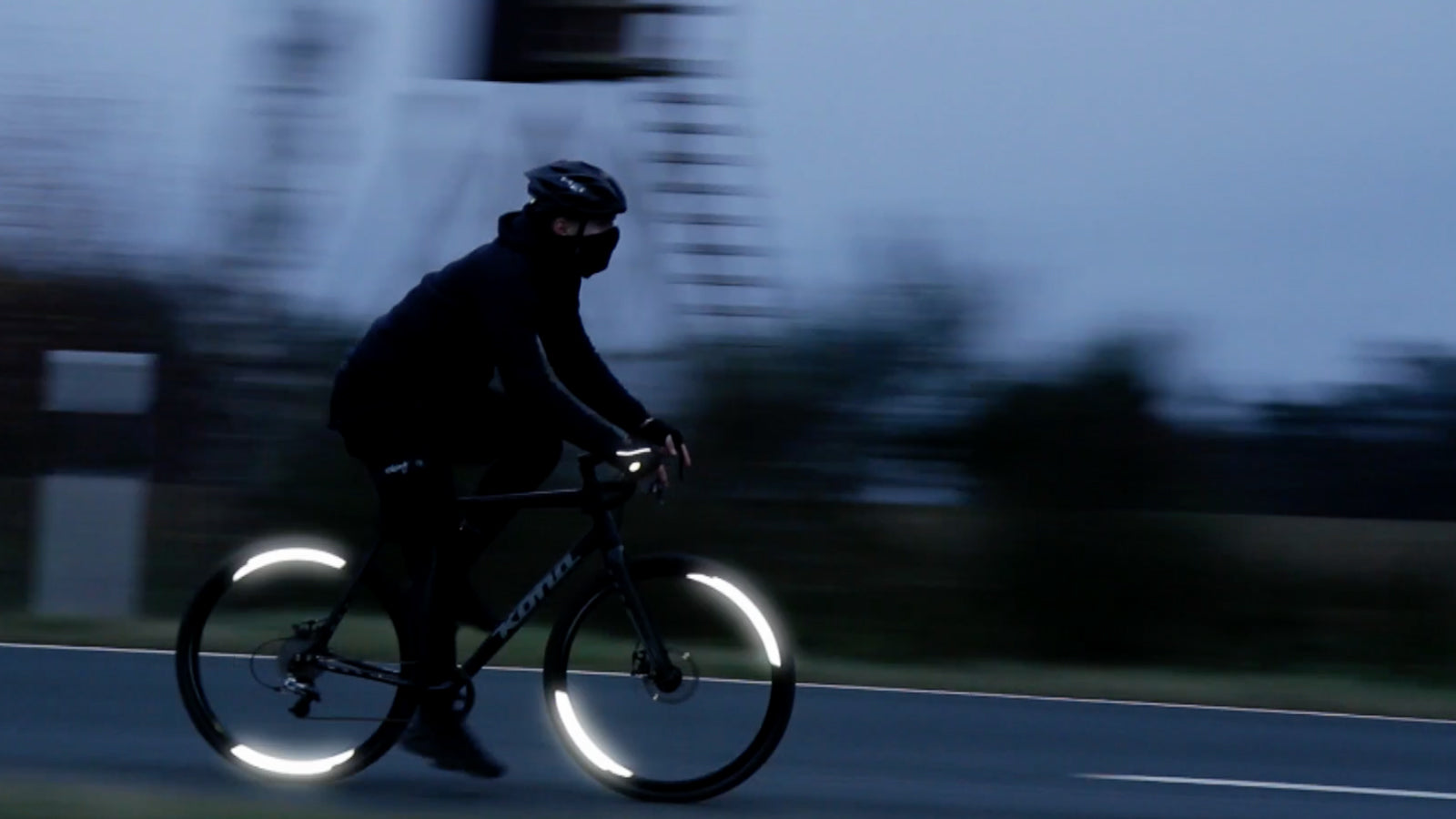 Reflective bike function - Flectr 360 grabs car headlights