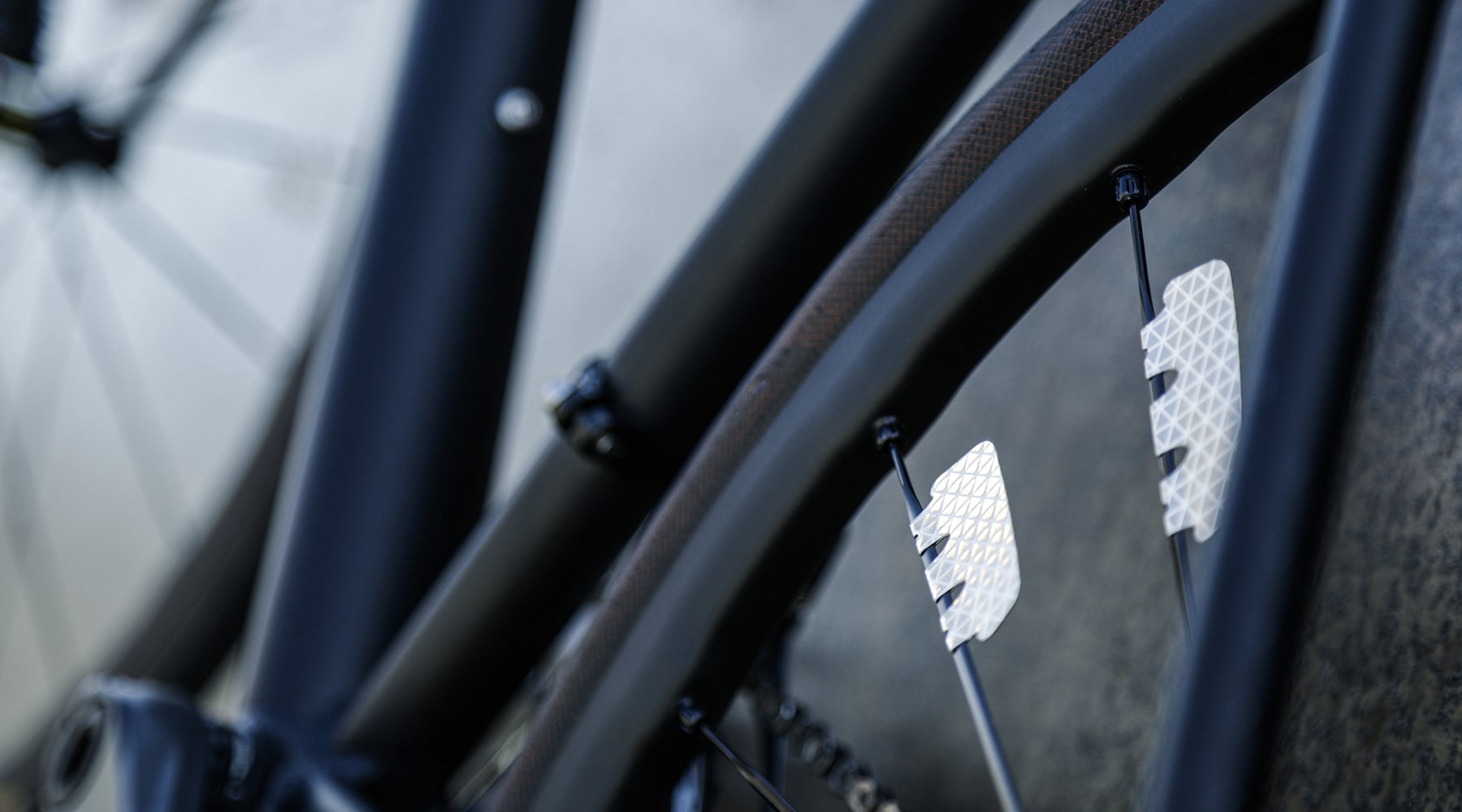 FLECTR ZERO BLADE - the performance spoke reflector for aero spokes