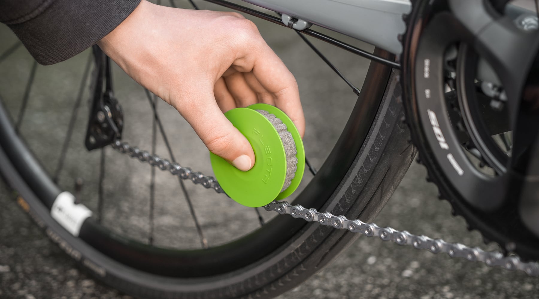 FLECTR GREEN DISC - the best method to lube your bicycle chain.
